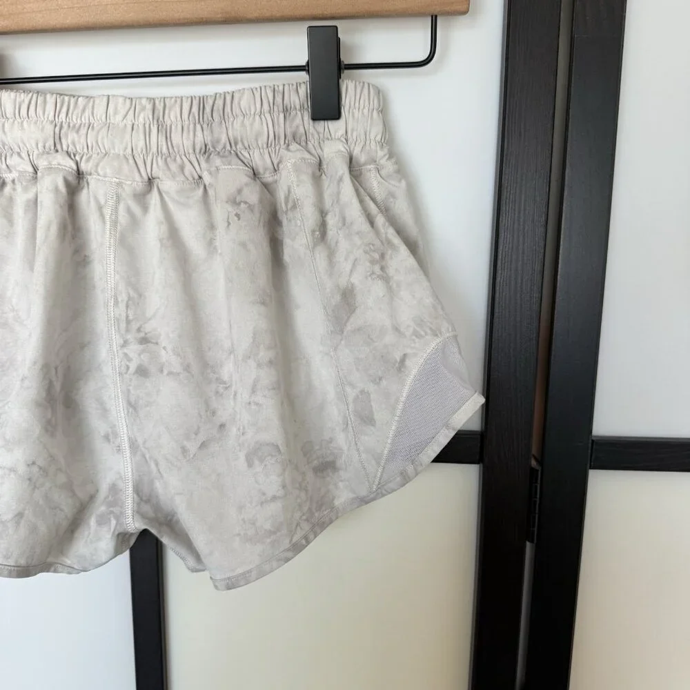 Lululemon Womens Hotty Hot Shorts (FIT LIKE A 2) Tennis Preppy Gym*LINER REMOVED